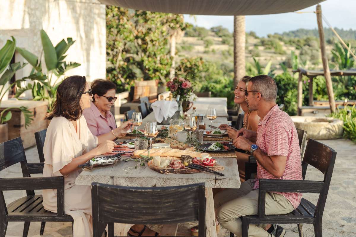 Indulge in custom menus designed to delight at any gathering. Cure/ate Mallorca